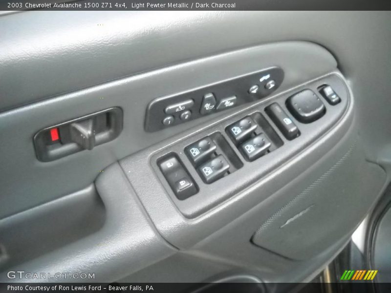 Light Pewter Metallic / Dark Charcoal 2003 Chevrolet Avalanche 1500 Z71 4x4