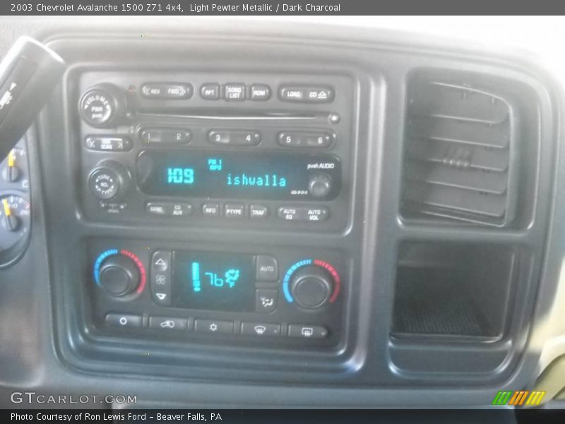 Light Pewter Metallic / Dark Charcoal 2003 Chevrolet Avalanche 1500 Z71 4x4