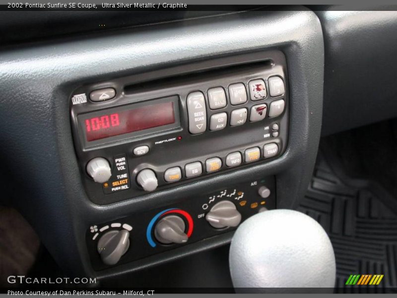 Ultra Silver Metallic / Graphite 2002 Pontiac Sunfire SE Coupe