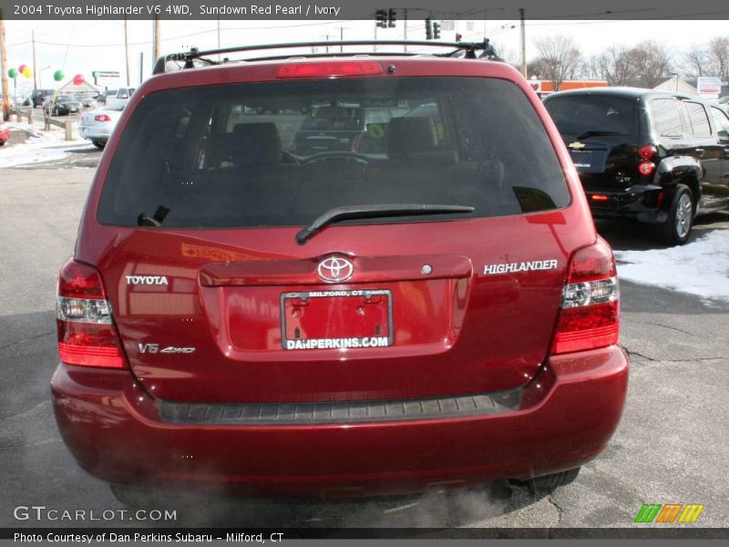 Sundown Red Pearl / Ivory 2004 Toyota Highlander V6 4WD