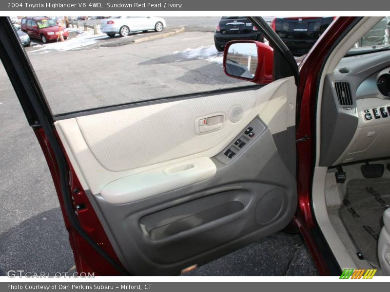 Sundown Red Pearl / Ivory 2004 Toyota Highlander V6 4WD