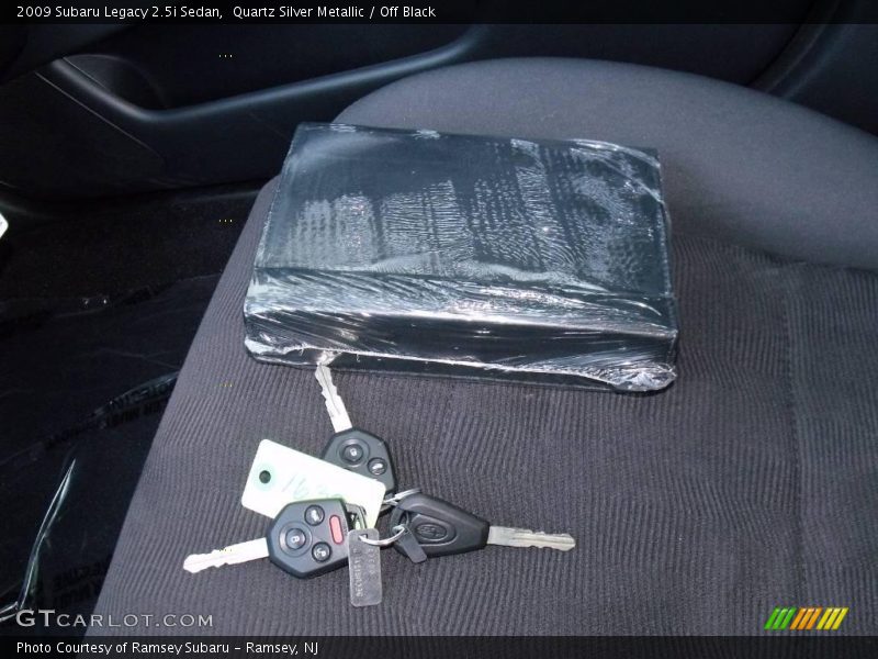 Quartz Silver Metallic / Off Black 2009 Subaru Legacy 2.5i Sedan