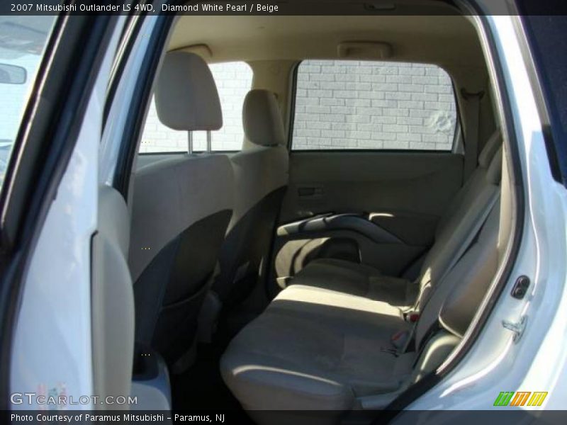 Diamond White Pearl / Beige 2007 Mitsubishi Outlander LS 4WD
