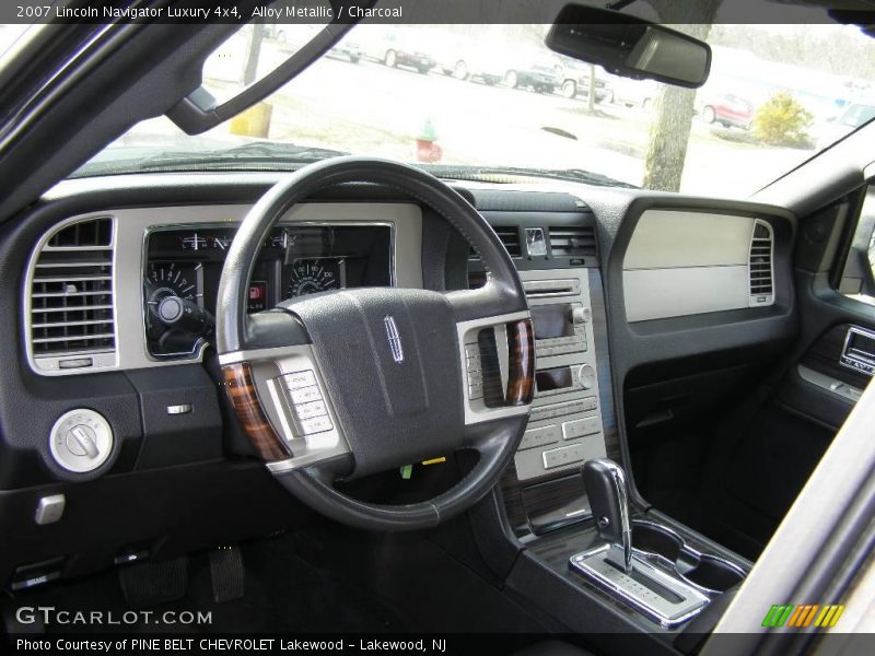 Dashboard of 2007 Navigator Luxury 4x4