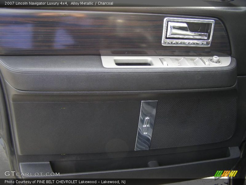 Alloy Metallic / Charcoal 2007 Lincoln Navigator Luxury 4x4