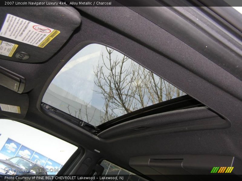 Sunroof of 2007 Navigator Luxury 4x4