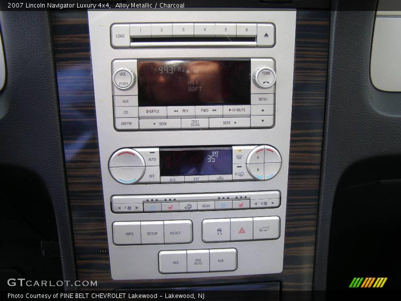 Controls of 2007 Navigator Luxury 4x4