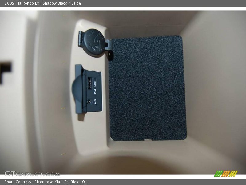 Shadow Black / Beige 2009 Kia Rondo LX