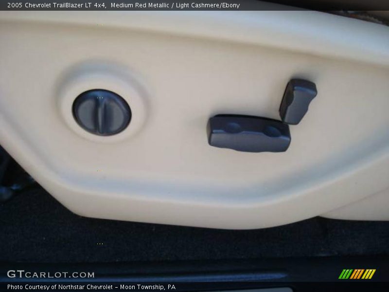 Medium Red Metallic / Light Cashmere/Ebony 2005 Chevrolet TrailBlazer LT 4x4
