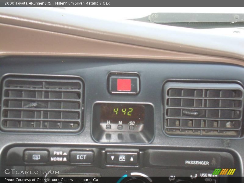 Millennium Silver Metallic / Oak 2000 Toyota 4Runner SR5