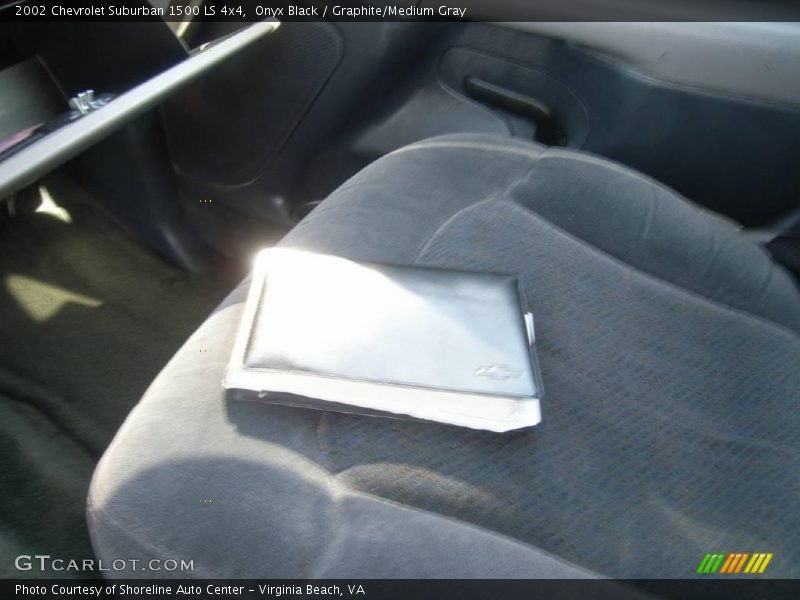 Onyx Black / Graphite/Medium Gray 2002 Chevrolet Suburban 1500 LS 4x4