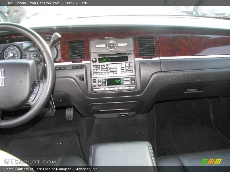 Black / Black 2008 Lincoln Town Car Executive L