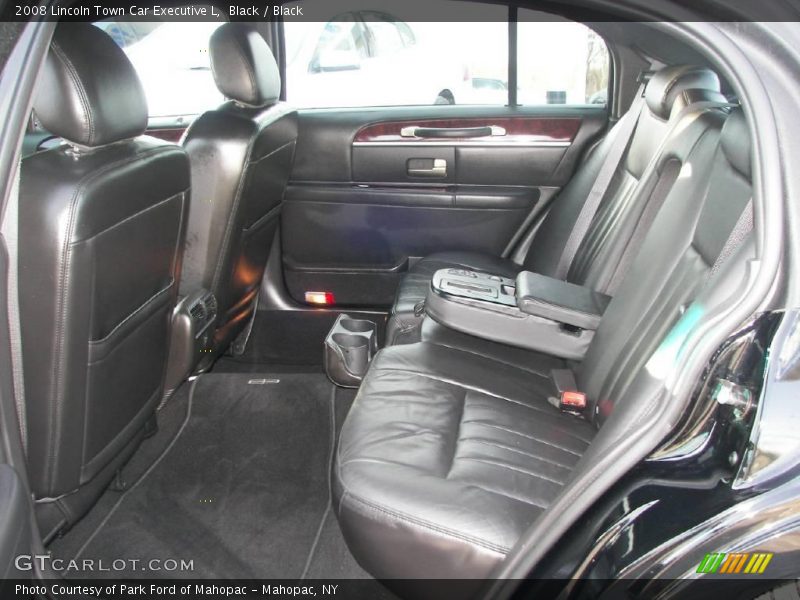Black / Black 2008 Lincoln Town Car Executive L