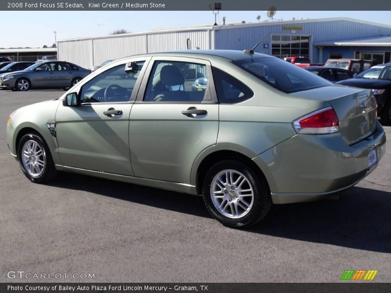 Kiwi Green / Medium Stone 2008 Ford Focus SE Sedan