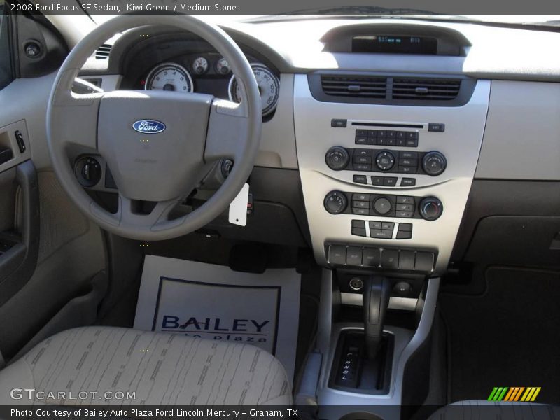 Kiwi Green / Medium Stone 2008 Ford Focus SE Sedan