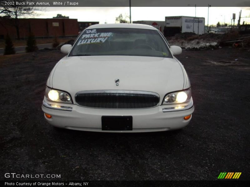 White / Taupe 2002 Buick Park Avenue