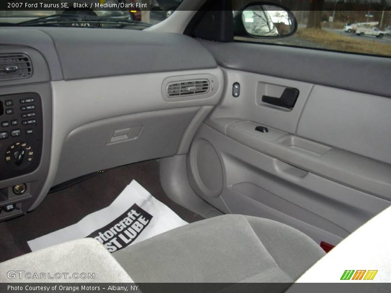 Black / Medium/Dark Flint 2007 Ford Taurus SE