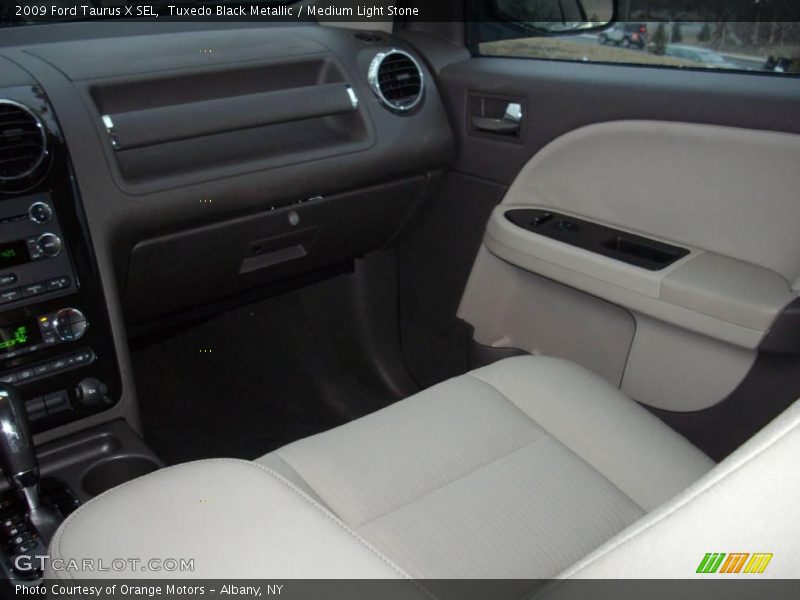Tuxedo Black Metallic / Medium Light Stone 2009 Ford Taurus X SEL