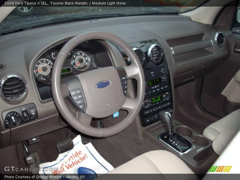 Tuxedo Black Metallic / Medium Light Stone 2009 Ford Taurus X SEL