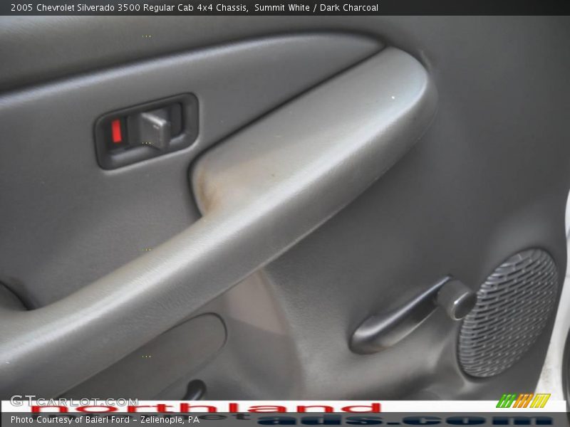 Summit White / Dark Charcoal 2005 Chevrolet Silverado 3500 Regular Cab 4x4 Chassis