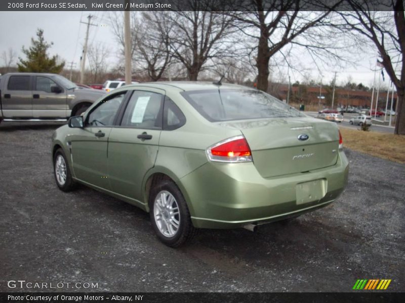 Kiwi Green / Medium Stone 2008 Ford Focus SE Sedan