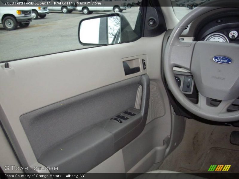 Kiwi Green / Medium Stone 2008 Ford Focus SE Sedan