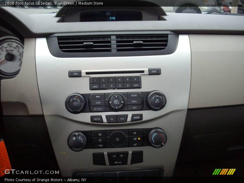 Kiwi Green / Medium Stone 2008 Ford Focus SE Sedan