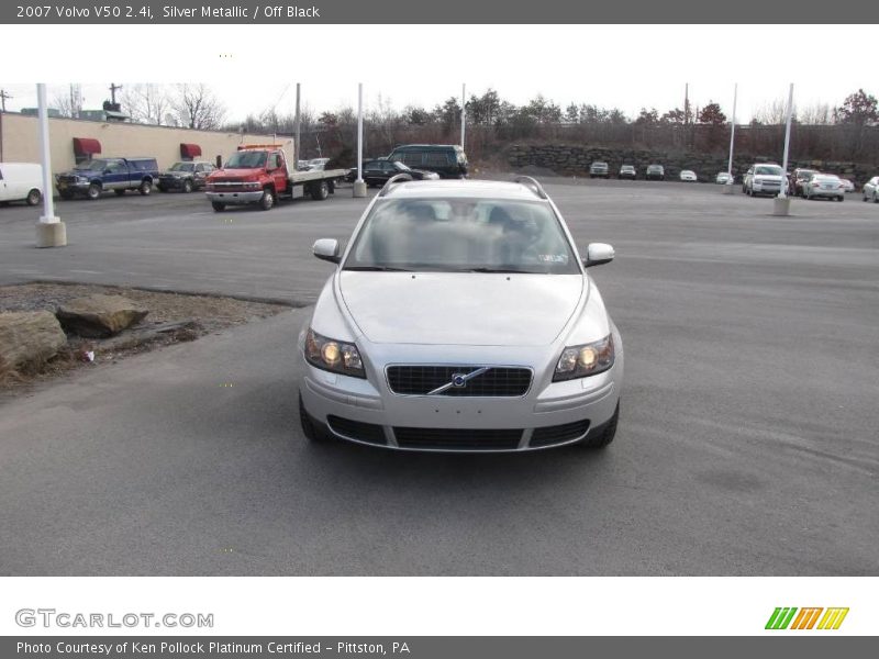 Silver Metallic / Off Black 2007 Volvo V50 2.4i