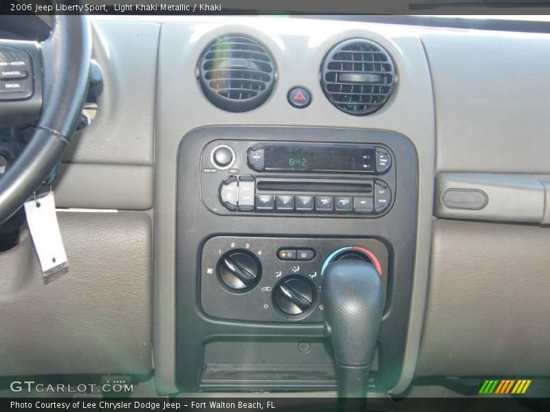 Light Khaki Metallic / Khaki 2006 Jeep Liberty Sport
