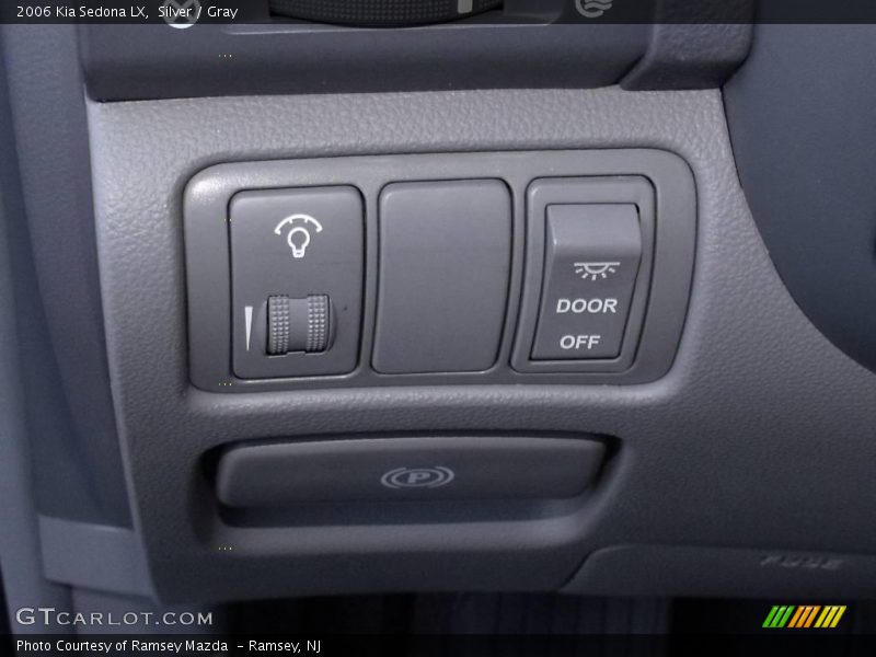 Silver / Gray 2006 Kia Sedona LX