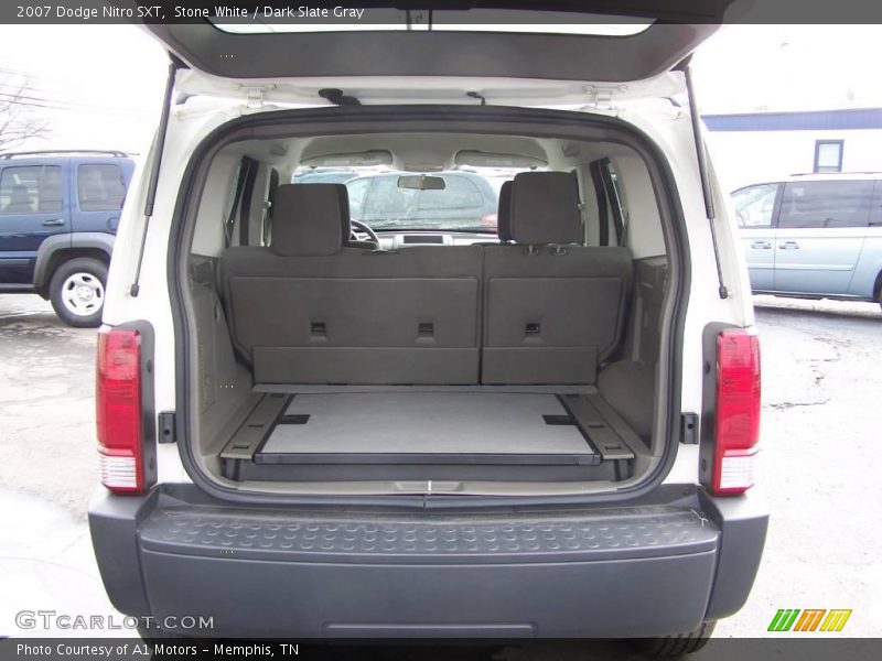 Stone White / Dark Slate Gray 2007 Dodge Nitro SXT