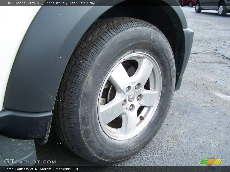 Stone White / Dark Slate Gray 2007 Dodge Nitro SXT