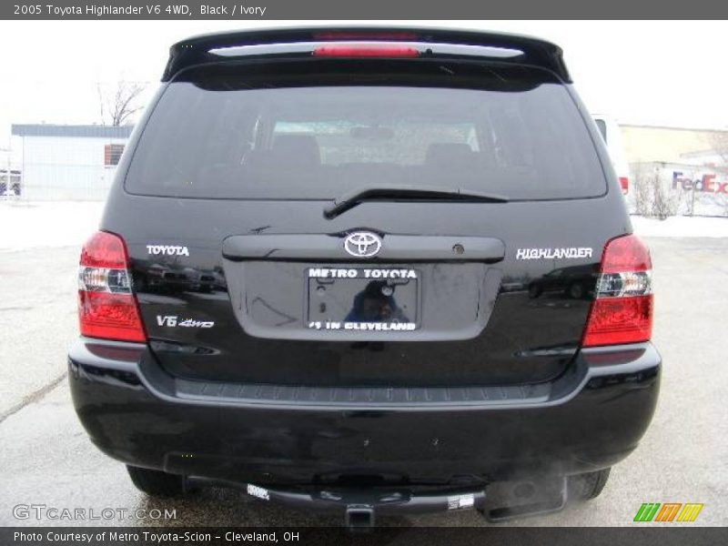 Black / Ivory 2005 Toyota Highlander V6 4WD