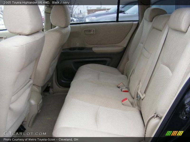 Black / Ivory 2005 Toyota Highlander V6 4WD