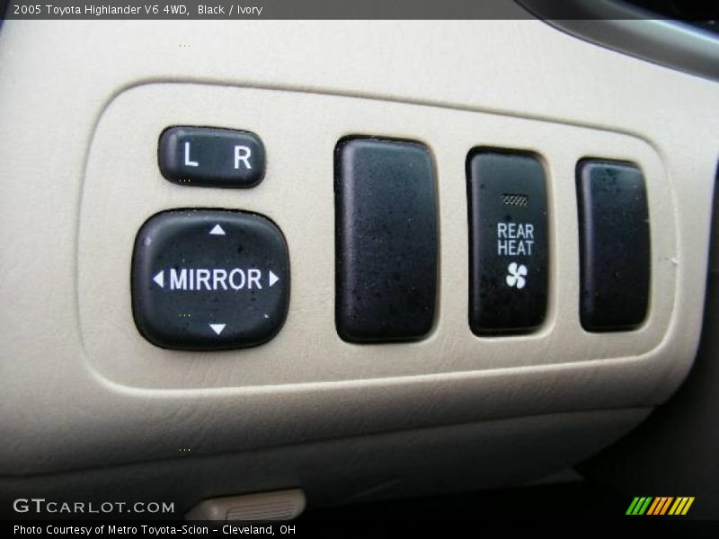 Black / Ivory 2005 Toyota Highlander V6 4WD