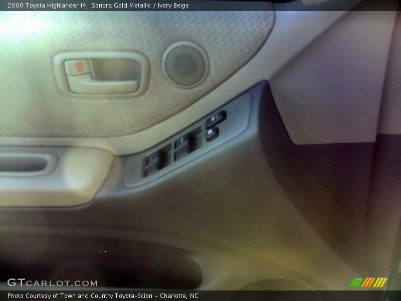Sonora Gold Metallic / Ivory Beige 2006 Toyota Highlander I4