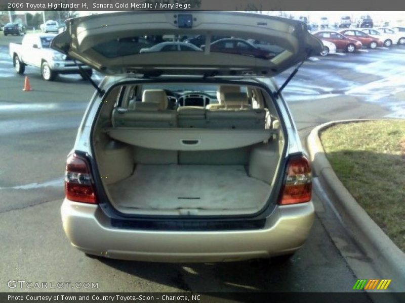 Sonora Gold Metallic / Ivory Beige 2006 Toyota Highlander I4