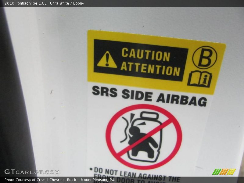 Ultra White / Ebony 2010 Pontiac Vibe 1.8L