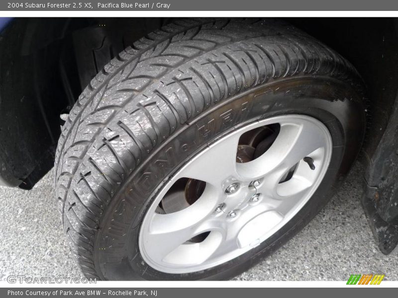 Pacifica Blue Pearl / Gray 2004 Subaru Forester 2.5 XS