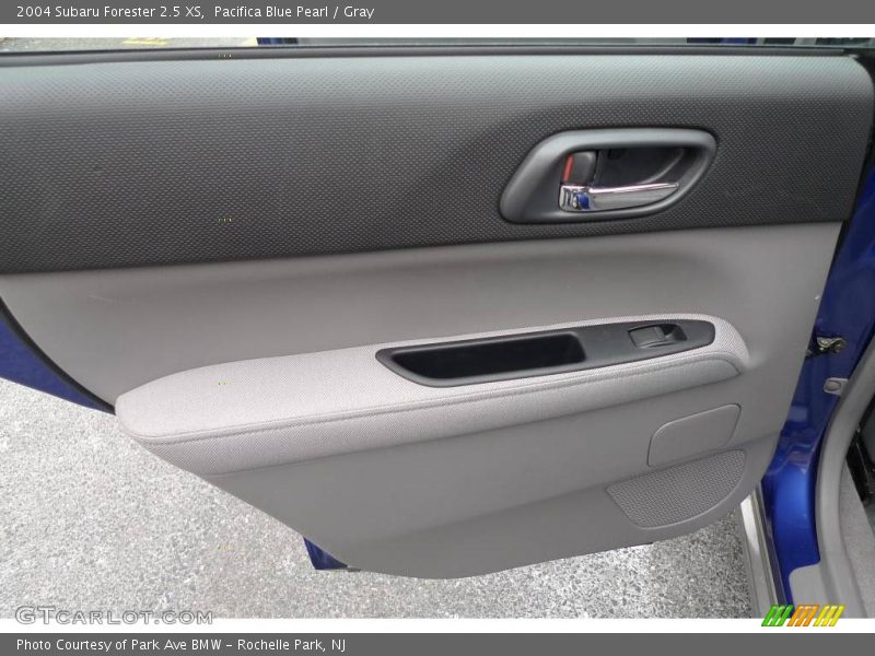 Pacifica Blue Pearl / Gray 2004 Subaru Forester 2.5 XS