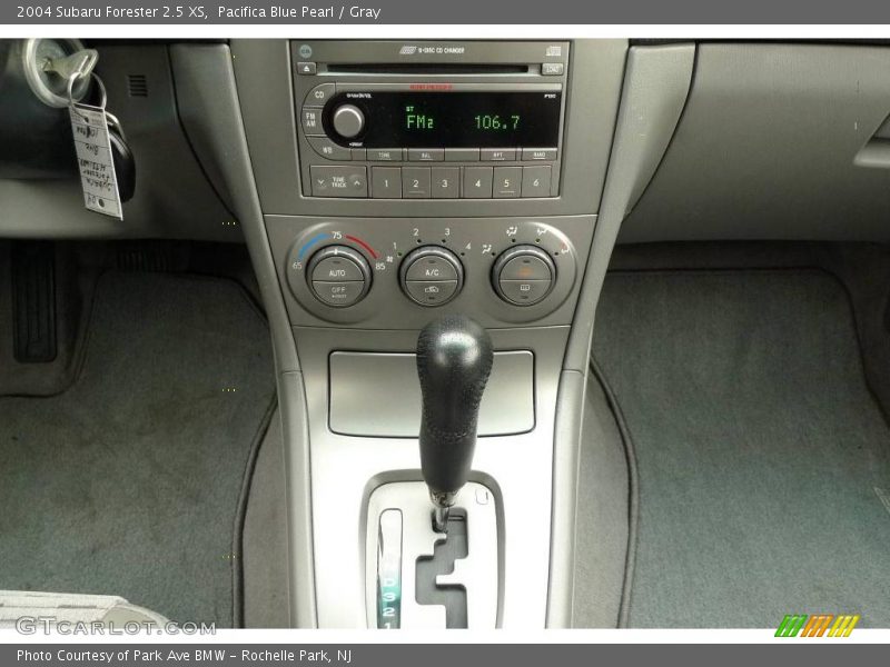 Pacifica Blue Pearl / Gray 2004 Subaru Forester 2.5 XS