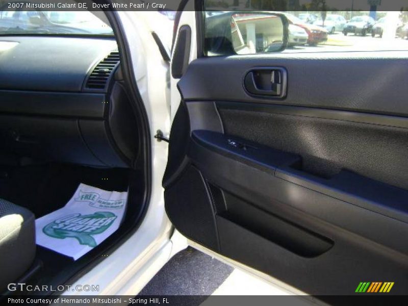 Dover White Pearl / Gray 2007 Mitsubishi Galant DE