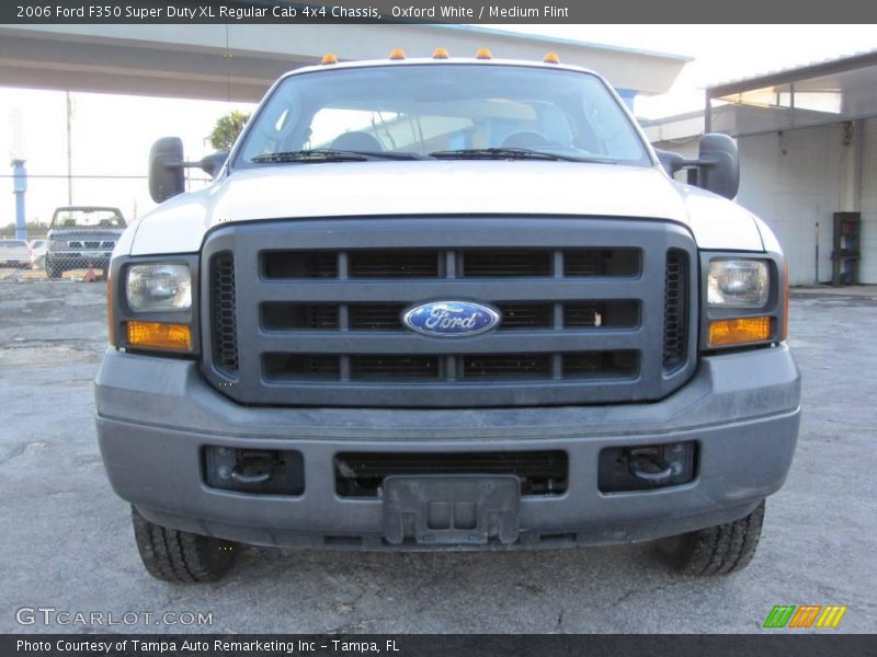 Oxford White / Medium Flint 2006 Ford F350 Super Duty XL Regular Cab 4x4 Chassis