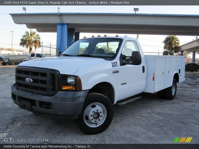 Oxford White / Medium Flint 2006 Ford F350 Super Duty XL Regular Cab 4x4 Chassis