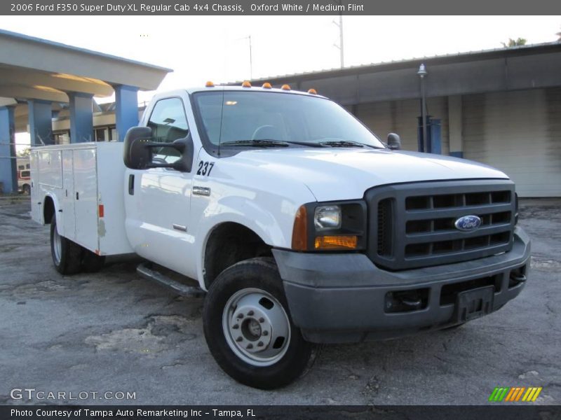 Oxford White / Medium Flint 2006 Ford F350 Super Duty XL Regular Cab 4x4 Chassis