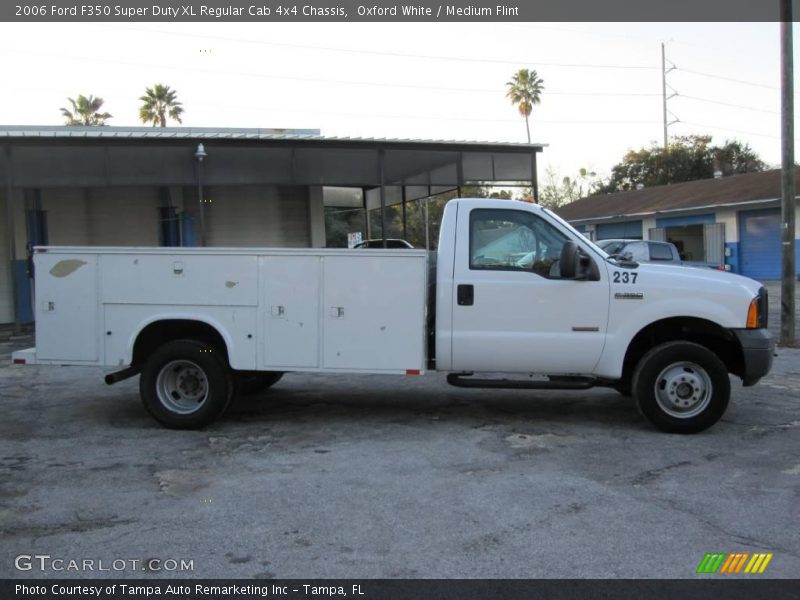 Oxford White / Medium Flint 2006 Ford F350 Super Duty XL Regular Cab 4x4 Chassis