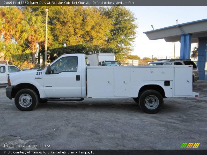 Oxford White / Medium Flint 2006 Ford F350 Super Duty XL Regular Cab 4x4 Chassis