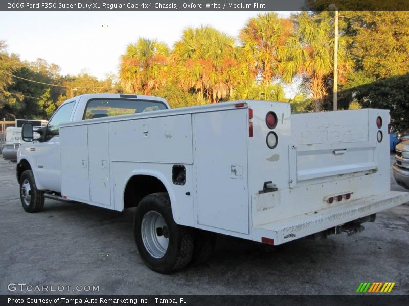 Oxford White / Medium Flint 2006 Ford F350 Super Duty XL Regular Cab 4x4 Chassis