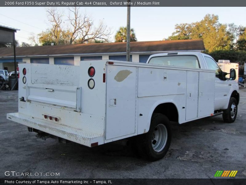 Oxford White / Medium Flint 2006 Ford F350 Super Duty XL Regular Cab 4x4 Chassis