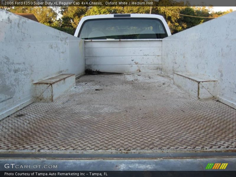 Oxford White / Medium Flint 2006 Ford F350 Super Duty XL Regular Cab 4x4 Chassis